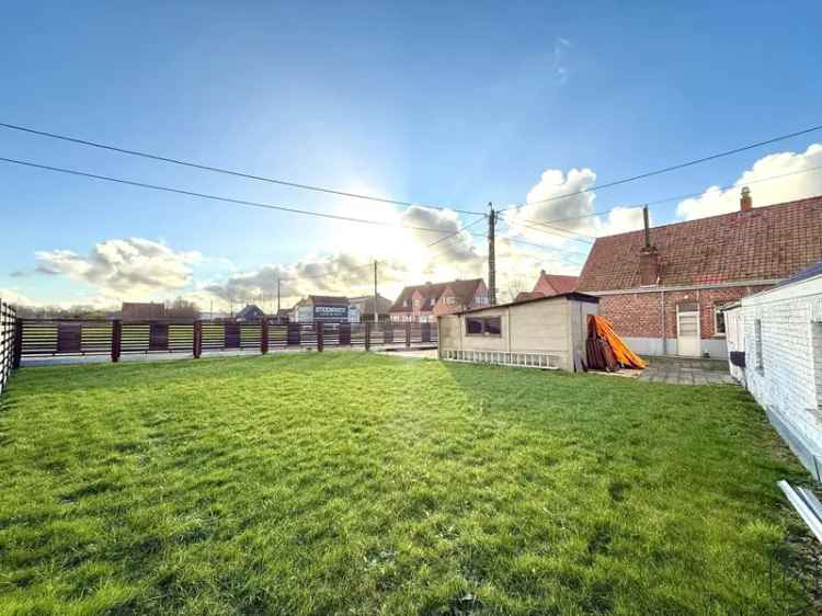 Te renoveren HOB met garage en tuin Waregem