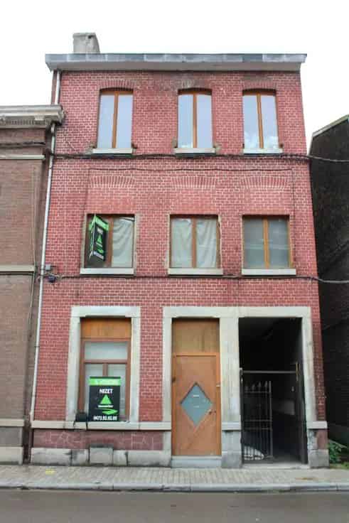 Huis Te Koop: 4 Appartementen, Verschillende Staten