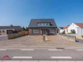 Huis te koop Neeroeteren Renovatieproject met garage