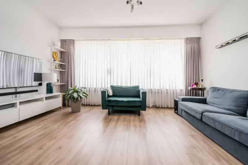 Appartement te koop Antwerpen: Ruim appartement met souterrain