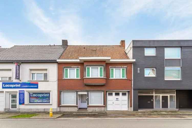 Grondig op te frissen woning TE KOOP nabij centrum Wakken.