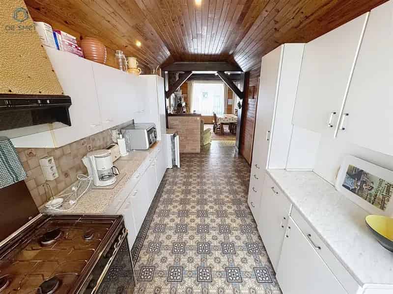 Opportuniteit! Te renoveren woning met 2 slaapkamers, garage én koertje aan de stadsrand van Geraardsbergen
