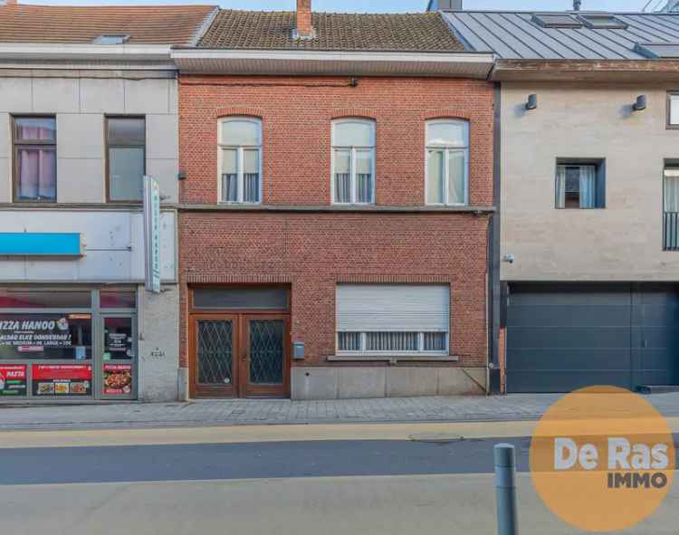 Te renoveren woning met 3 slaapkamers in het centrum van Wetteren