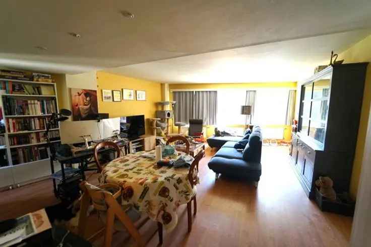 Appartementsblok Te Koop Nabij Place Saint-Job