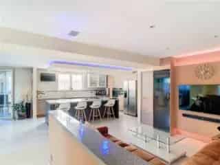 Huis te koop Tubize - Ruime loft met zwembad en carport