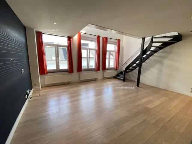 Antwerpen Zuid: Ruim 2 Slaapkamer Duplex Appartement te Huur