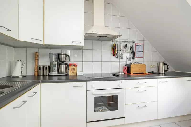 Gerenoveerd Studio Appartement te Schoten met Zolder