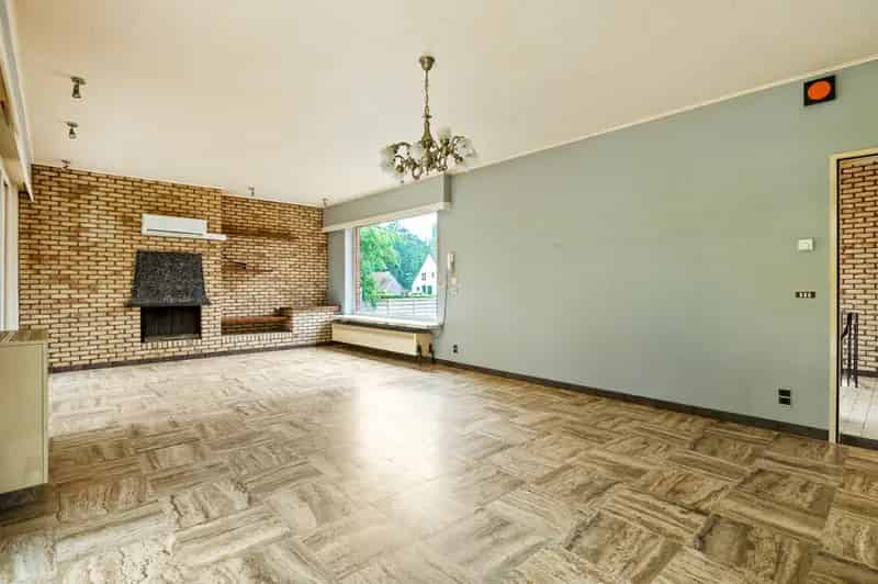 Huis te huur: Gelijkvloerse villa 3 slaapkamers 2800m²