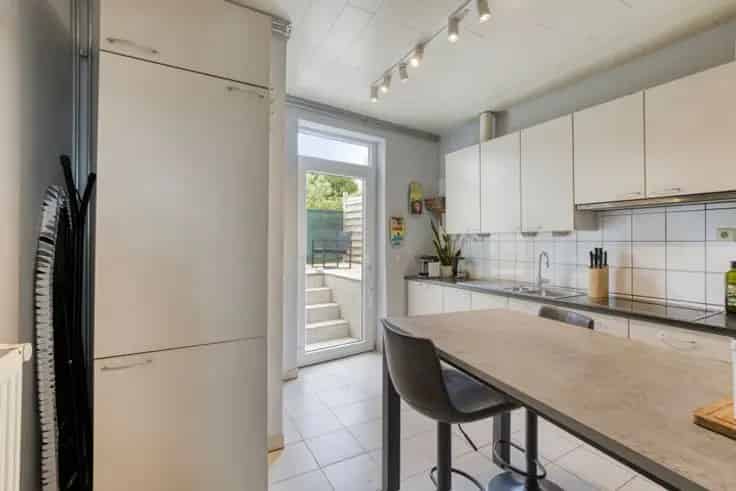 Huis Te Koop Halle Centrum: Gezellige Rijwoning met Terras