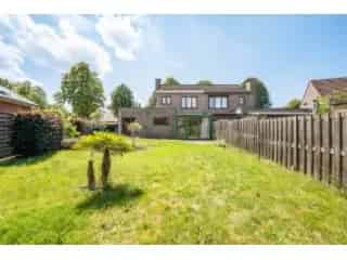 Huis te koop Zwijndrecht - Rustige woning met tuin en garage