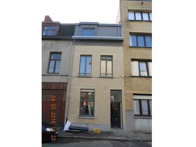 Te koop eengezinswoning Gillis Van Biervlietstraat 10 met moderne renovatie