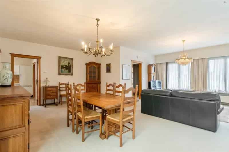 Goed Onderhouden Bungalow 594m2