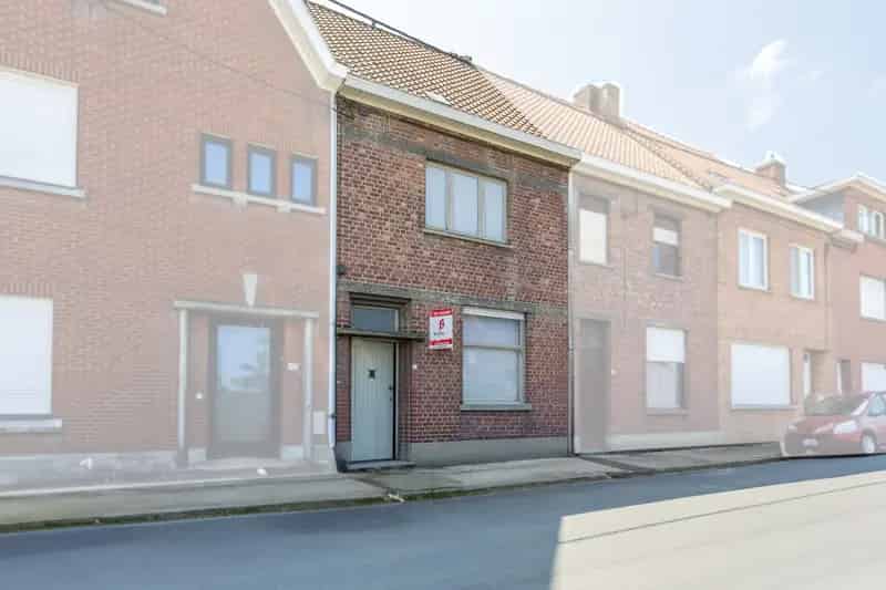 Op te knappen gezinswoning nabij Zandberg