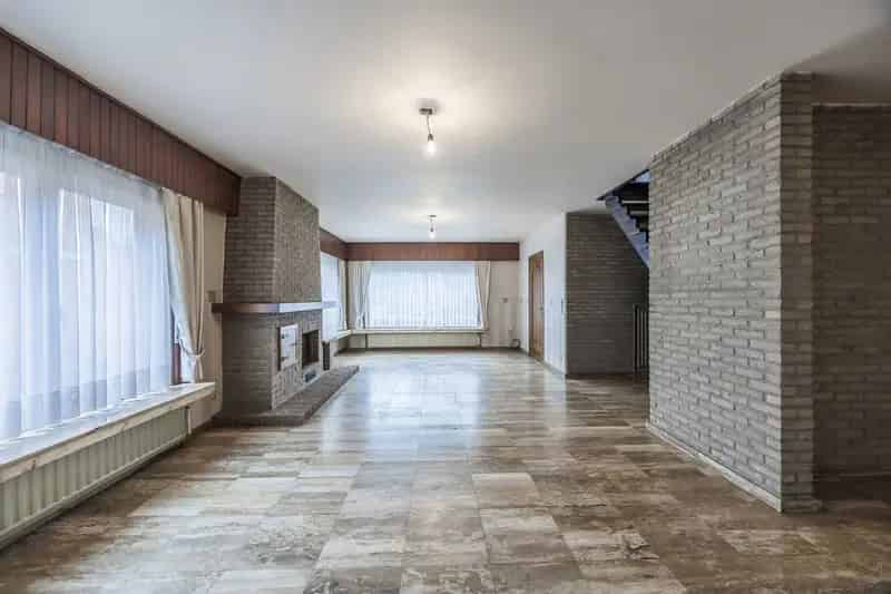 Huis te koop 3 slaapkamers rustig gelegen te renoveren