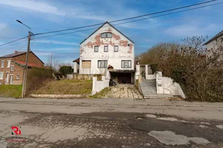 Villa 4 slaapkamers te renoveren Falisolle