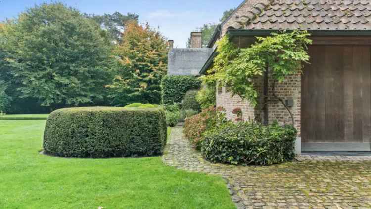 Villa te koop met bureau praktijk tuin garage