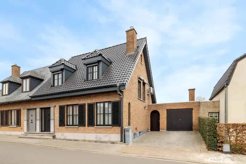 Gerenoveerde Halfopen Bebouwing te Kemzeke