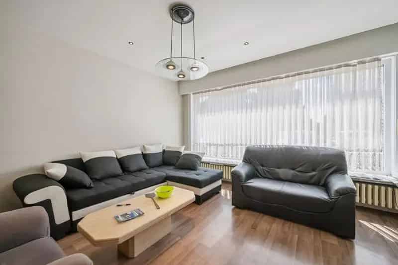 Hooglede-centrum: 3 Slaapkamers, 251m², Vaste Huuropbrengst