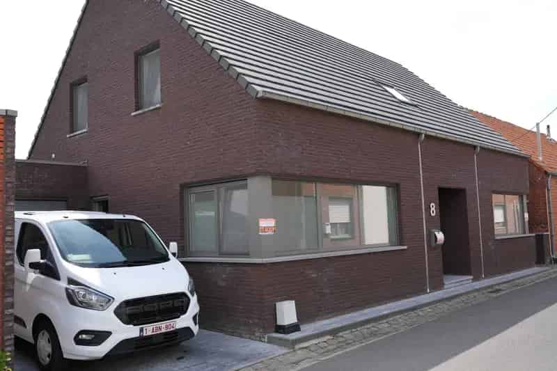 Huis te huur: 3 slaapkamers, 2 badkamers, dubbele garage