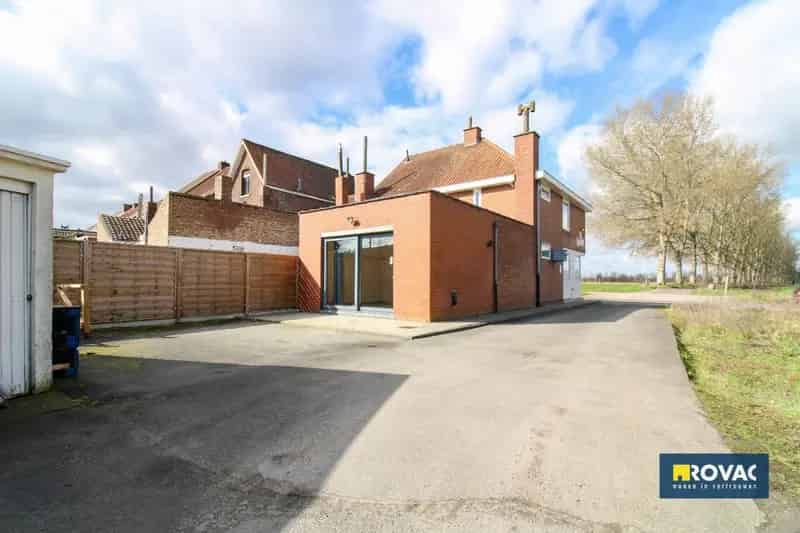 Handelspand met Woonst 3 Kamers en Garage