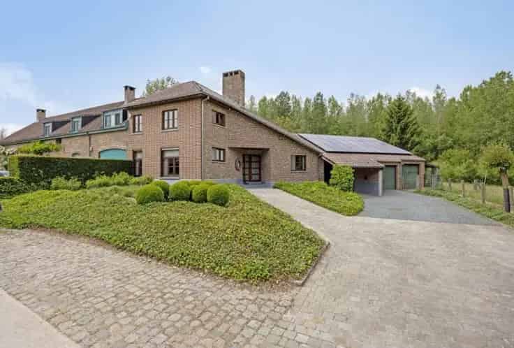 Huis Te Koop Sint-Pieters-Leeuw: Landelijke HOB met Paardenstal