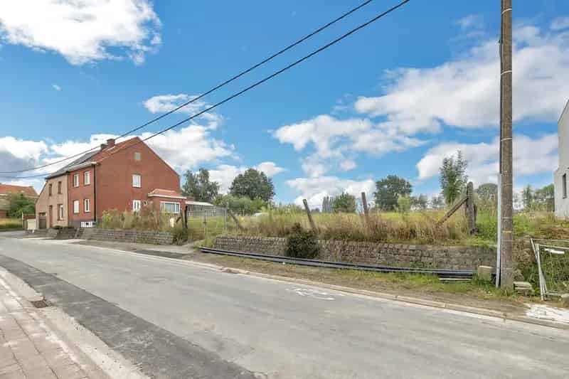 Perceel bouwgrond rustige strategische locatie