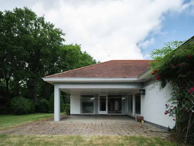Villa te koop Astene: Unieke renovatiemogelijkheid
