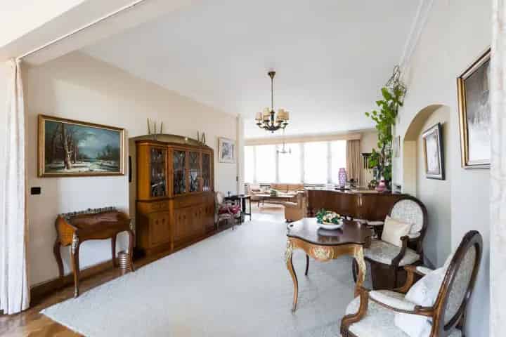 Lothaire 58: Ruime gezinswoning met 6 slaapkamers en tuin