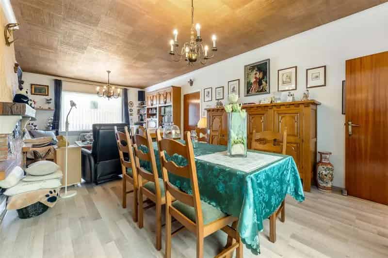 Huis te koop: Perfect onderhouden woning met garage en bijgebouw