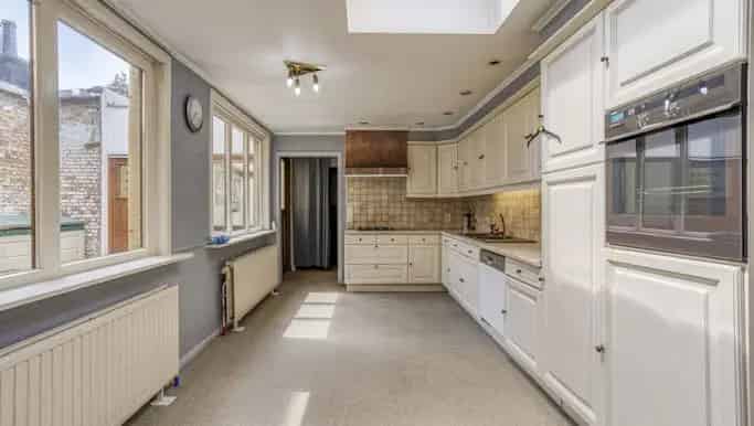Huis te koop Kruibeke vier slaapkamers tuin renovatieproject