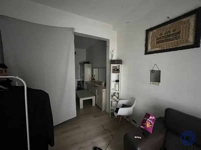 Te renoveren 6-slaapkamer woning te Berchem