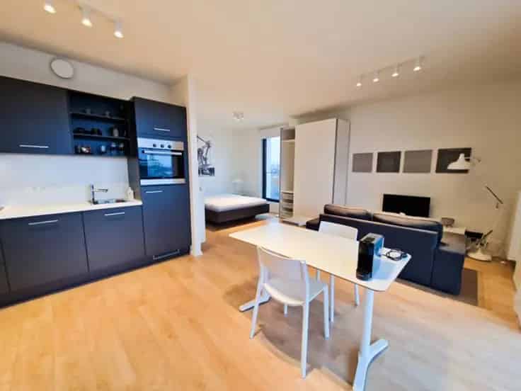 Studio Te Koop Nabij Stadscentrum Gemeubileerd Terras