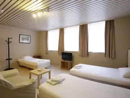 Ruime Studio met 3 Bedden in Brussel