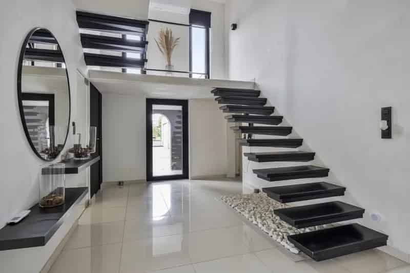 Vernieuwde woning 319m2 Nerem