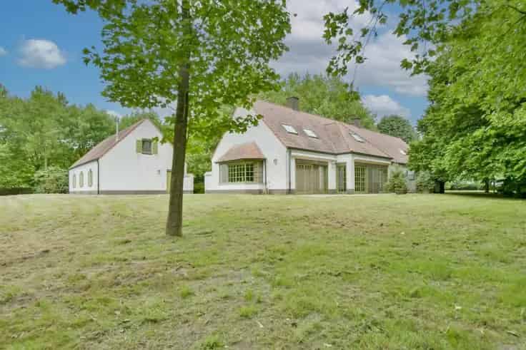 Huis Te Koop Dentergem: Exclusief Domein met Vijver en Royale Tuin