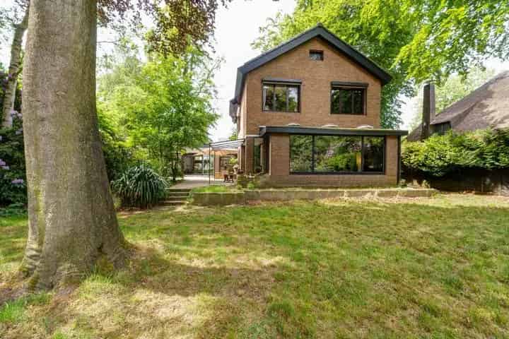 Instapklare 4 Slaapkamer Woning in Groene Omgeving