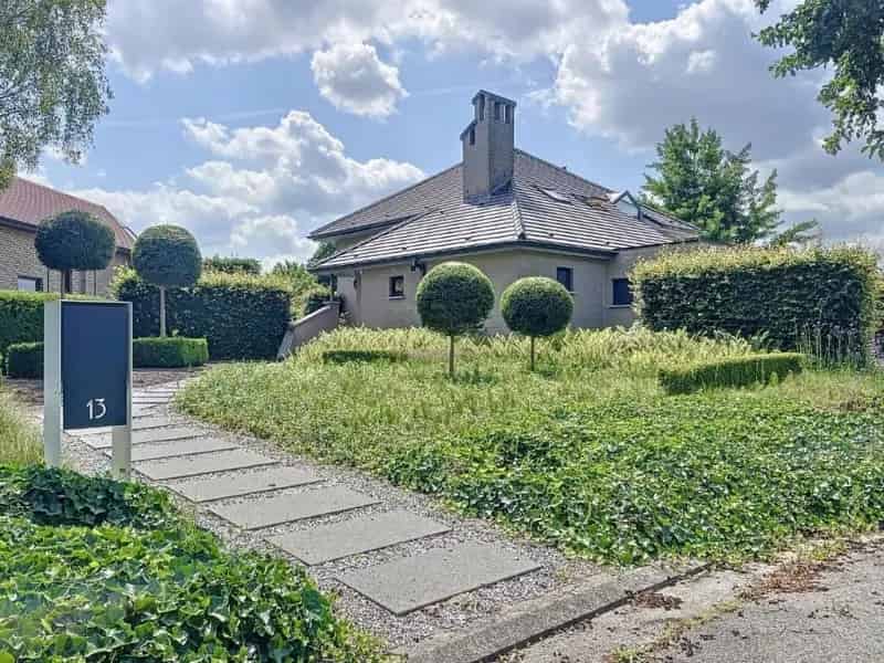 Huis te huur: Ruime villa met 4 slaapkamers en tuin