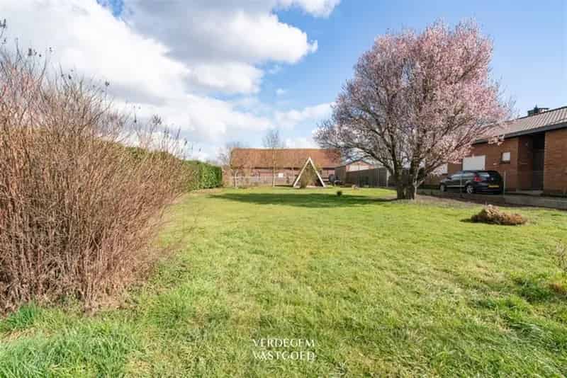Bouwgrond 908m² Open Bebouwing