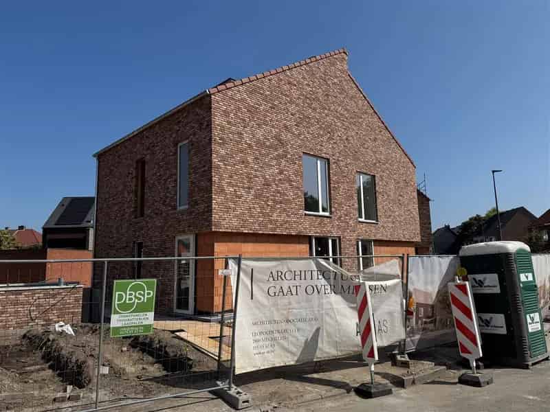 Nieuwbouw halfopen bebouwing