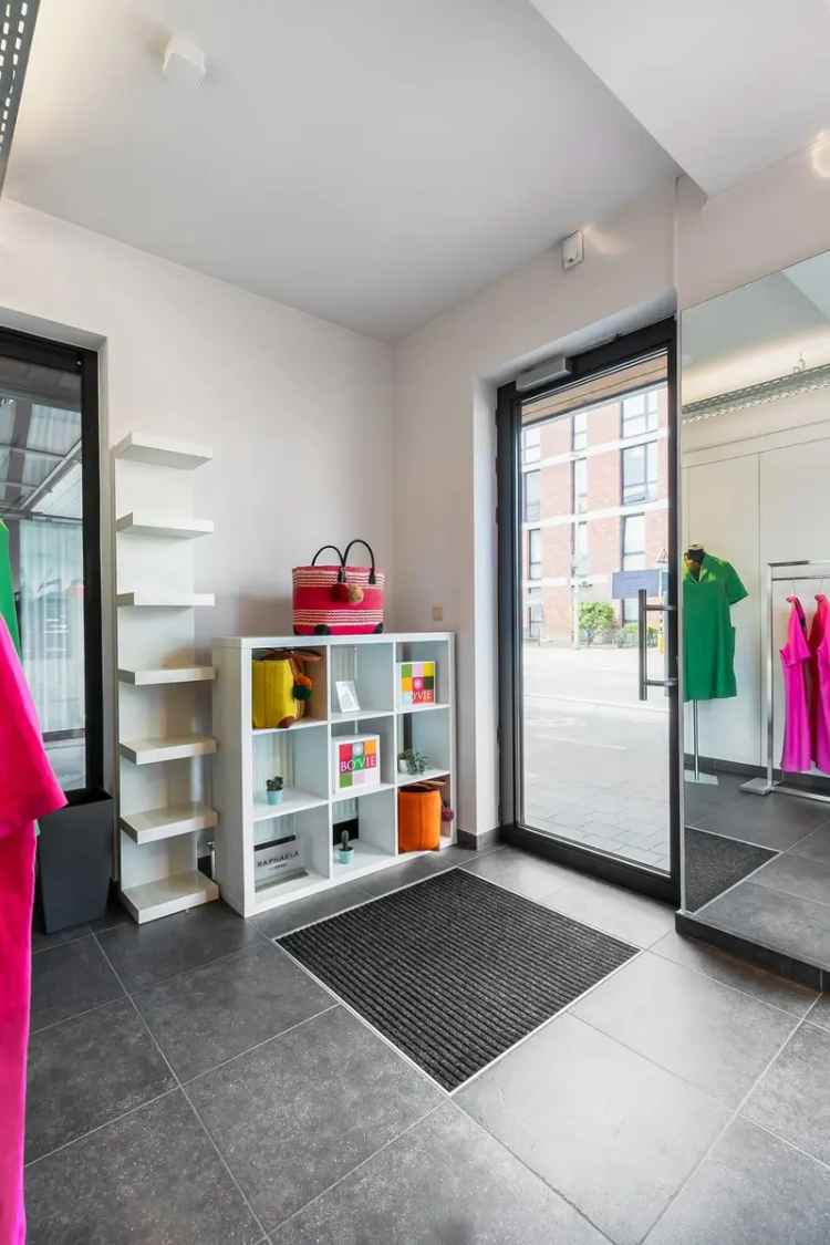 Commercieel Gelijkvloers Met Garage Sint-Antonius