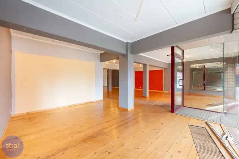 Handelspand met 6 Garages