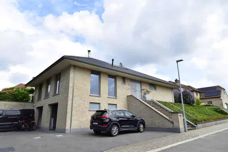 Huis te koop Kaster 2 slaapkamers dubbele garage tuin