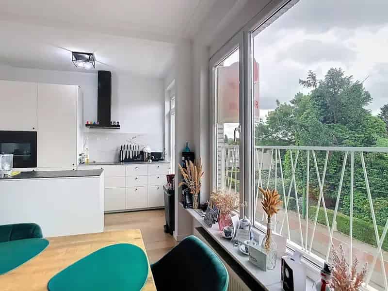 Gerenoveerd 2 Slaapkamer Appartement te Zwijndrecht
