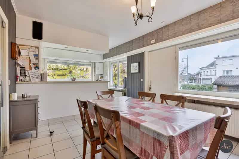 Karaktervolle Lichtrijke Woning Uitstekende Ligging
