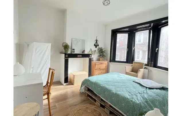 Kamer van 100 m² in Schaerbeek - Schaarbeek