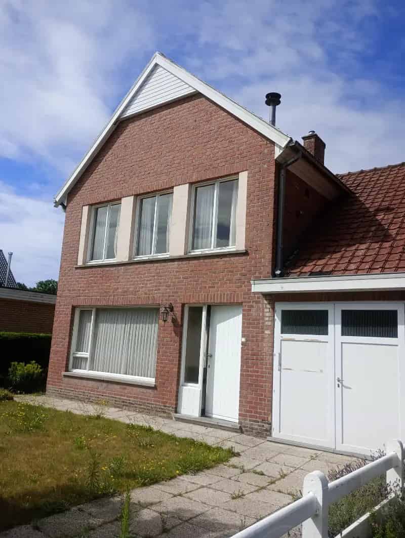 Huis te huur Assebroek: Te renoveren woning met tuin
