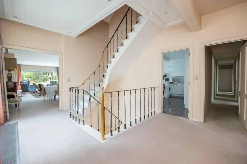 Groot Gebouw Appartement Handelsruimte