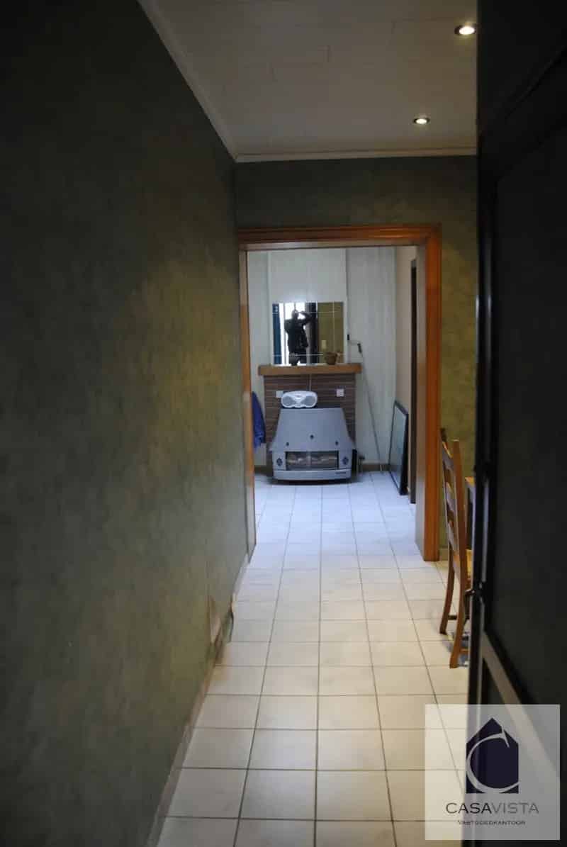 Huis te koop: Op te frissen woning nabij station
