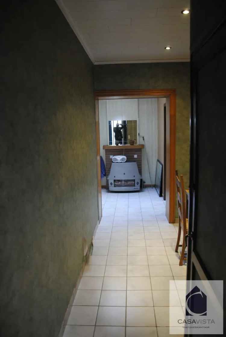 Huis te koop: Op te frissen woning nabij station
