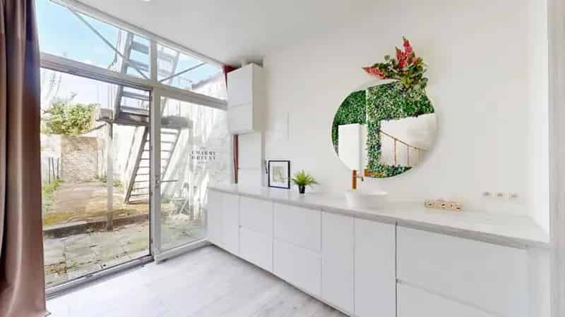 Handelspand Schaerbeek 250m² - 2 Appartementen - Gerenoveerd